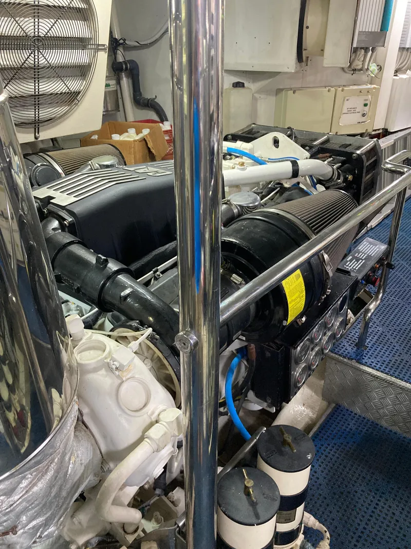 Slide: The Image of Azimut 80 2005 - 90