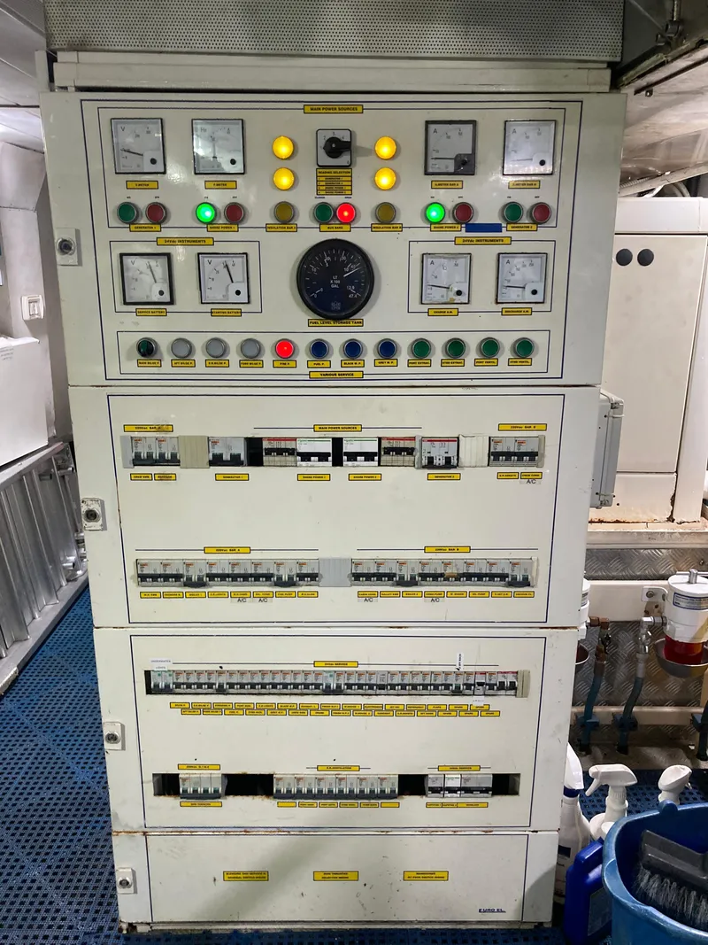 Slide: The Image of Azimut 80 2005 - 96