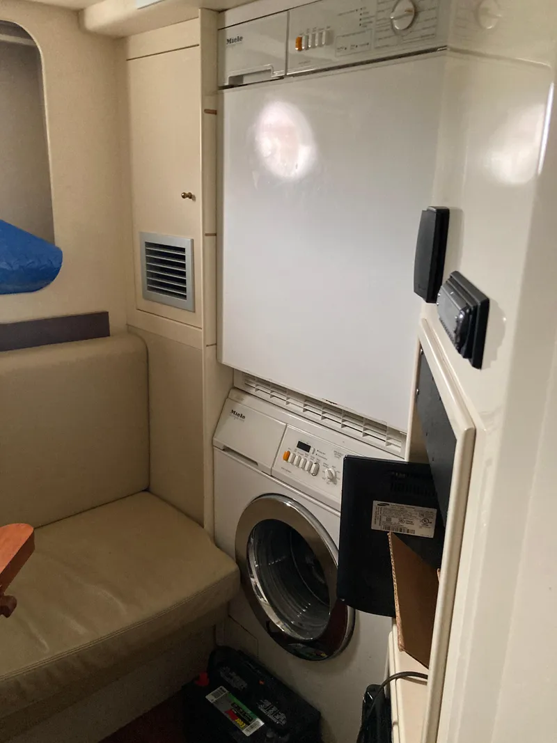 Slide: The Image of Azimut 80 2005 - 99