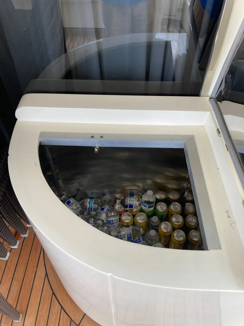 Slide: The Image of Ice-filled cooler with assorted drinks on Azimut 80 Carat yacht, 2005 model. - 22