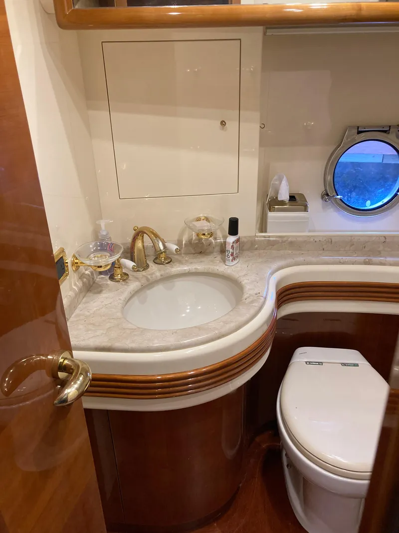 Slide: The Image of Azimut 80 Carat 2005 - 60