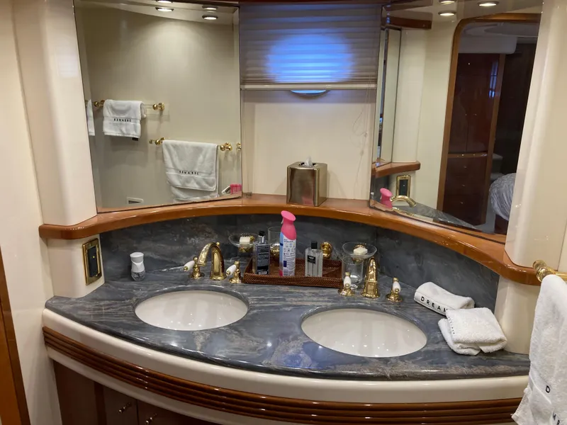 Slide: The Image of Azimut 80 Carat 2005 - 69