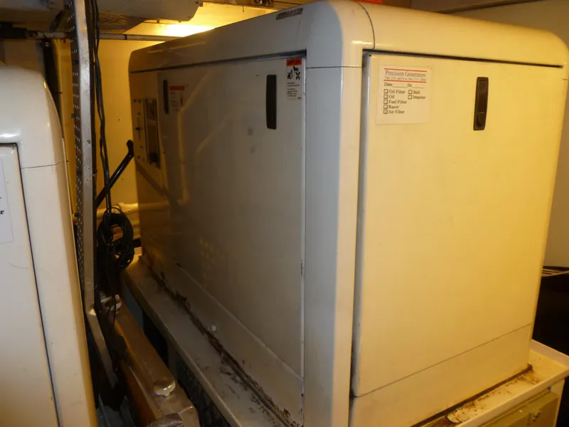 Slide: The Image of Azimut 80 Carat 2005 - 88