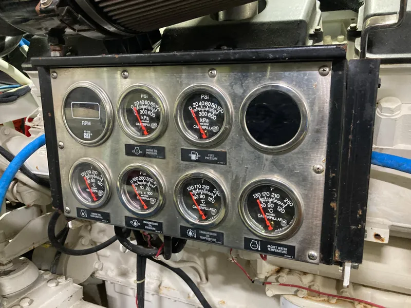 Slide: The Image of Azimut 80 Carat 2005 - 92