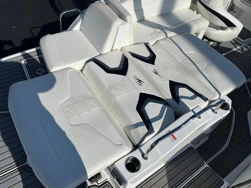 Slide: The Image of 2015 Monterey M4 boat with white cushioned seating and sleek design. - 23