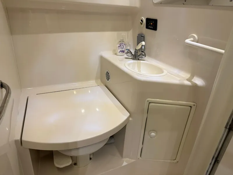 Slide: The Image of 2003 Monterey 302 Cruiser bathroom with sink and toilet. - 34