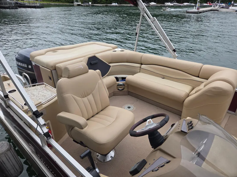Slide: The Image of 2009 Bennington 2577RFSi pontoon boat with beige seating and Yamaha motor on a lake. - 3