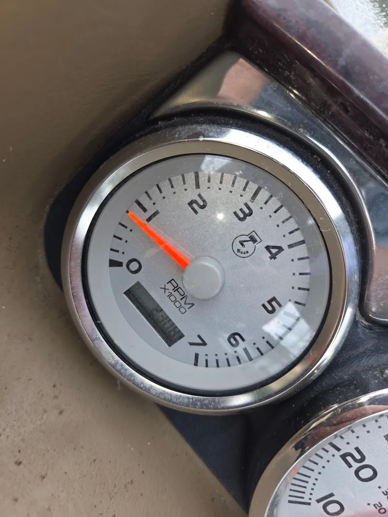 Slide: The Image of Tachometer of 2009 Bennington 2577RFSi boat, showing RPM with chrome trim. - 9