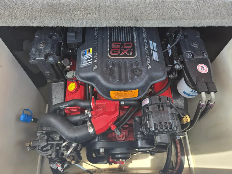 Slide: The Image of Engine of 2007 Chaparral 210 SSi boat, featuring Volvo Penta 5.0 GXI model. - 10