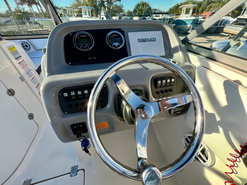 Slide: The Image of Robalo R207 2024 - 11