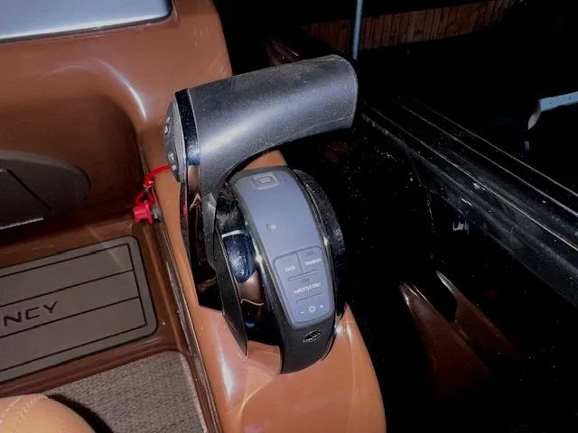 Slide: The Image of Throttle control of 2022 Regency 250 LE3 Sport boat, featuring ergonomic design and controls. - 21