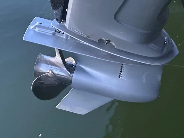 Slide: The Image of Outboard motor propeller of 2022 Regency 250 LE3 Sport on water. - 30