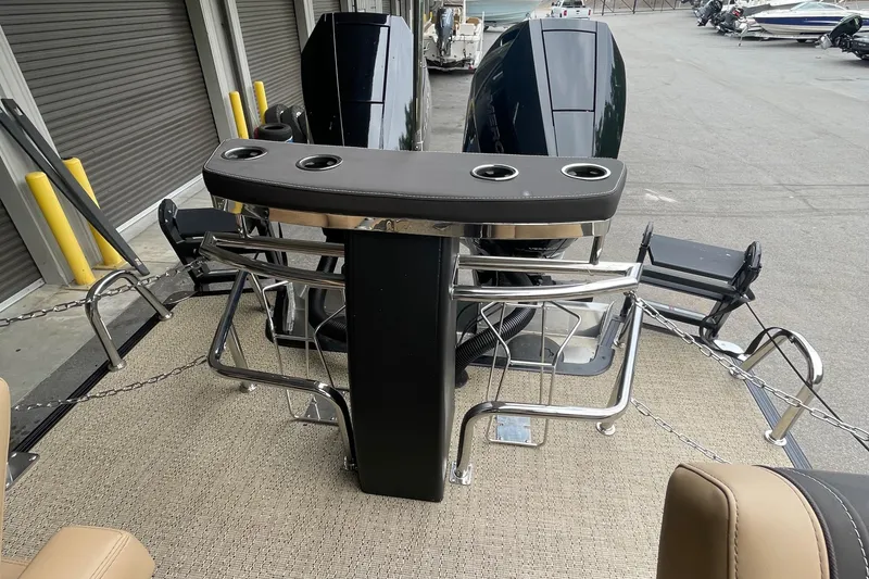 Slide: The Image of 2025 Barletta L25MAT boat with dual engines and sleek design. - 9