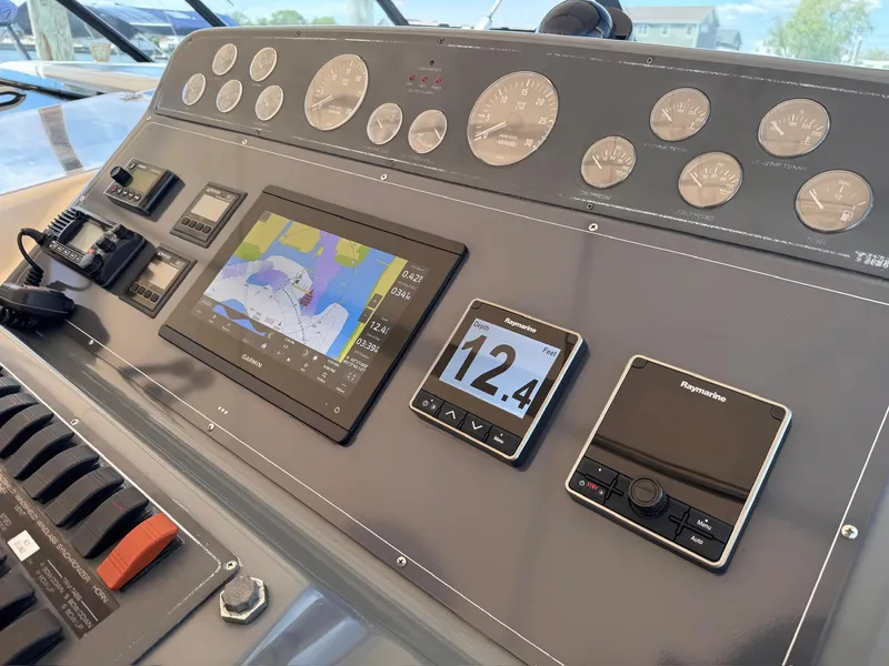 Slide: The Image of Tiara 4000 Express 1998 - 15