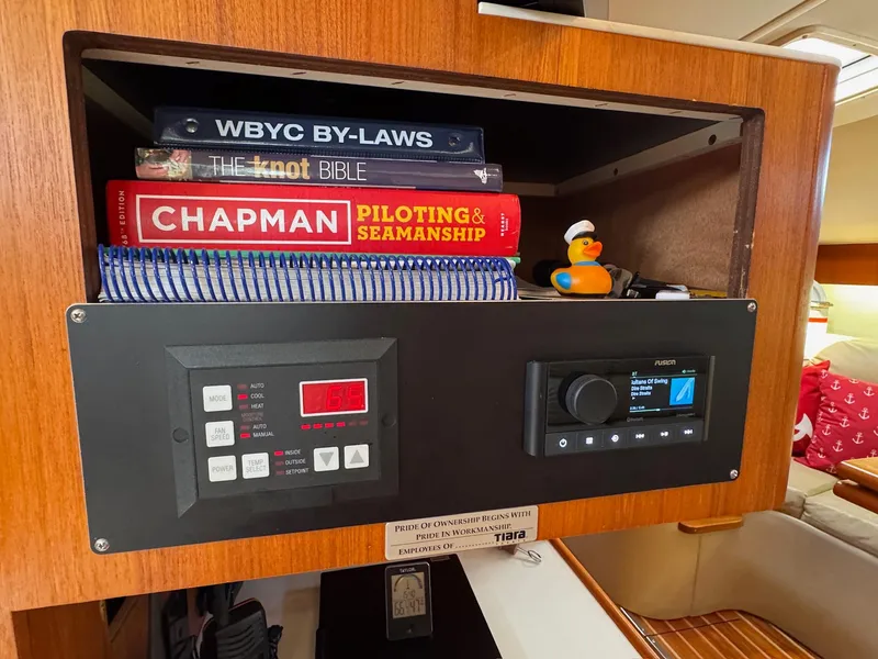 Slide: The Image of Tiara 4000 Express 1998 - 30