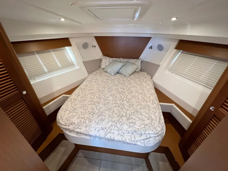 Slide: The Image of Beneteau Swift Trawler 35 2020 - 16