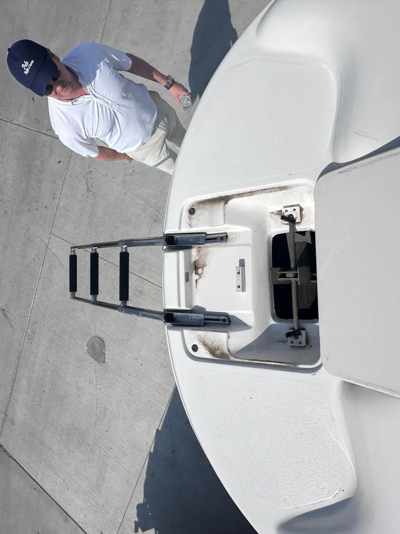 Slide: The Image of 1999 Chaparral 210 Sunesta boat with a retracted swim ladder, viewed from above. - 20
