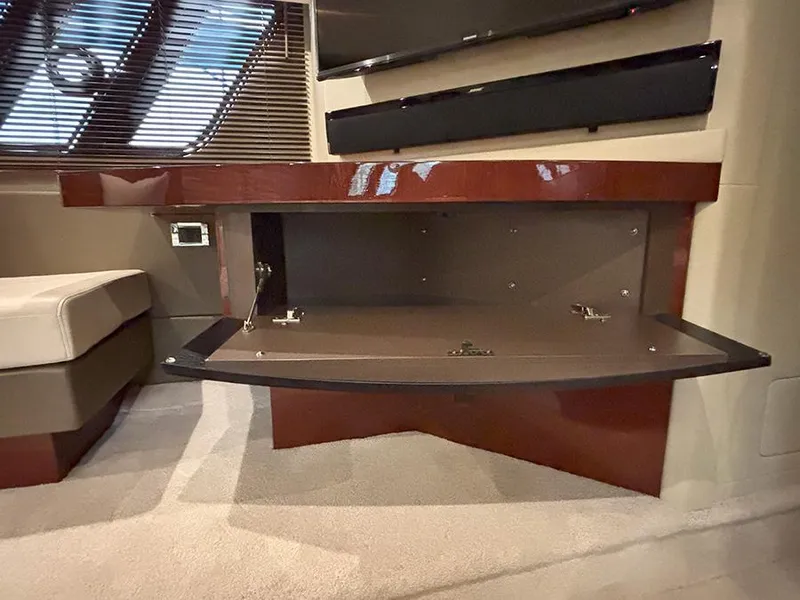 Slide: The Image of Sea Ray L590 2017 - 52