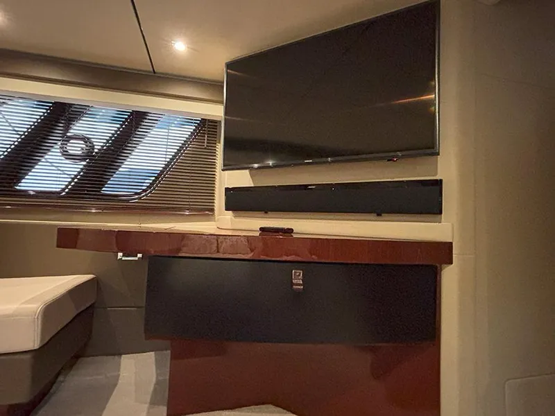 Slide: The Image of Sea Ray L590 2017 - 53