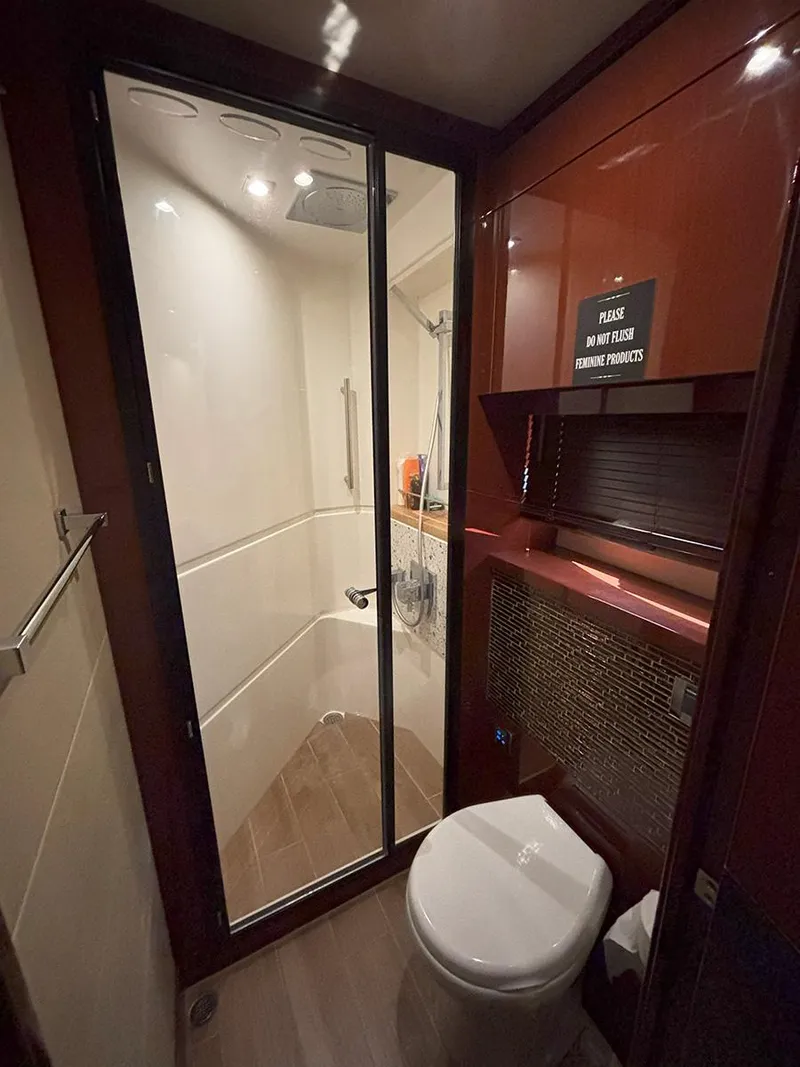 Slide: The Image of Sea Ray L590 2017 - 58