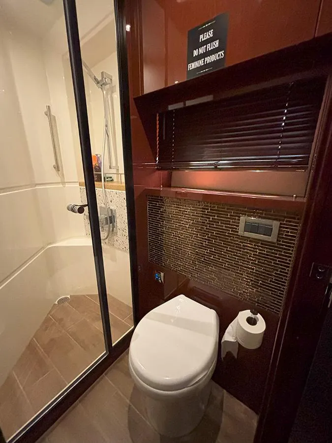 Slide: The Image of Sea Ray L590 2017 - 59