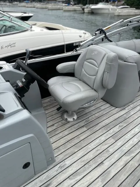 Slide: The Image of Captain's chair on 2015 Silver Wave 230 Island CL boat, docked by the water. - 11