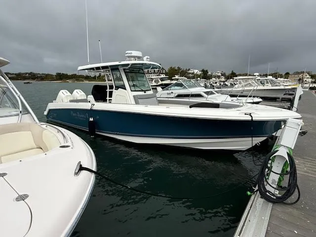 Slide: The Image of Boston Whaler 330 Outrage 2023 - 3