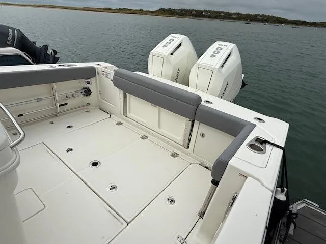 Slide: The Image of Boston Whaler 330 Outrage 2023 - 4