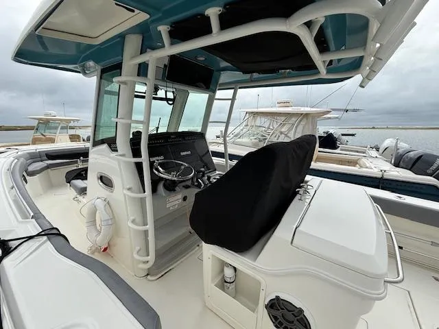 Slide: The Image of Boston Whaler 330 Outrage 2023 - 5