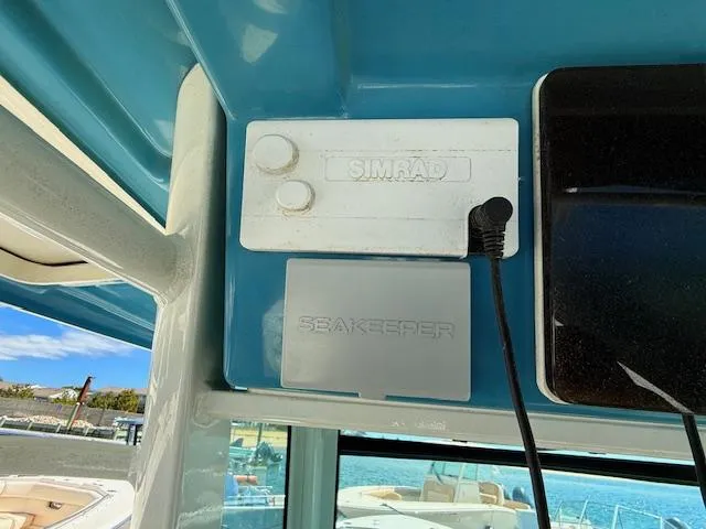 Slide: The Image of Boston Whaler 330 Outrage 2023 - 9