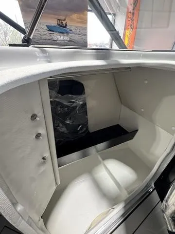 Slide: The Image of Yamaha 255 XD 2025 - 10