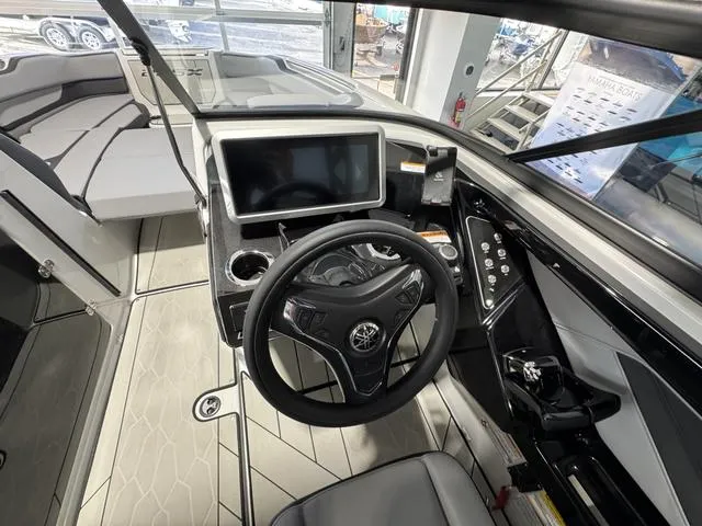 Slide: The Image of Yamaha 255 XD 2025 - 6