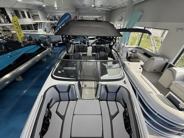 Slide: The Image of Yamaha 255 XD 2025 - 9