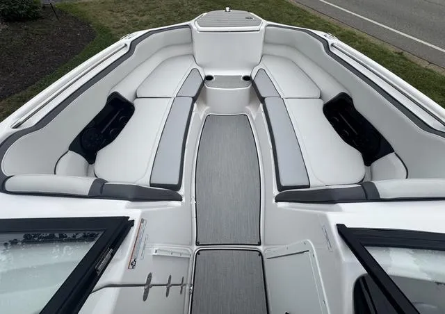 Slide: The Image of Yamaha AR250 2025 - 8