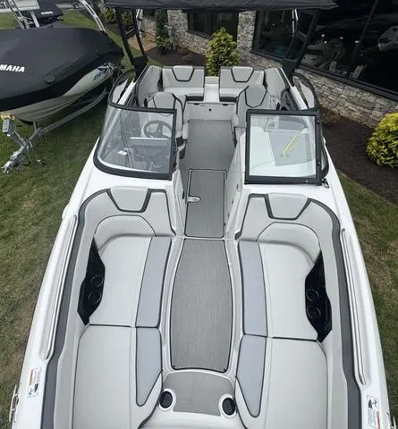 Slide: The Image of Yamaha AR250 2025 - 9