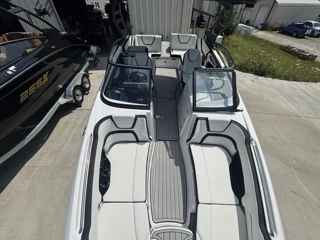 Slide: The Image of Yamaha 252 SD 2025 - 13