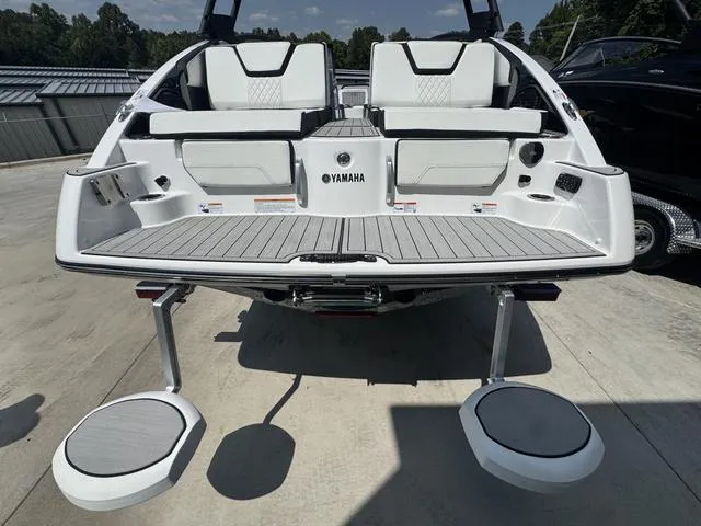 Slide: The Image of Yamaha 252 SD 2025 - 3