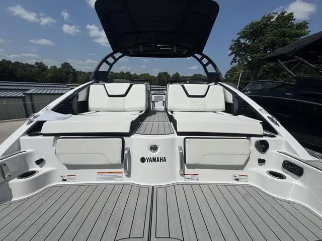 Slide: The Image of Yamaha 252 SD 2025 - 4