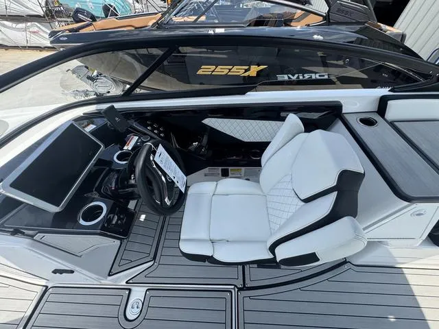 Slide: The Image of Yamaha 252 SD 2025 - 9