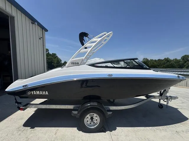 The Image of Yamaha 195S 2025 - 1