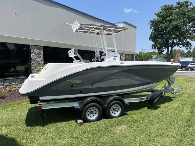 Slide: The Image of Yamaha FSH 222 Sport 2025 - 3