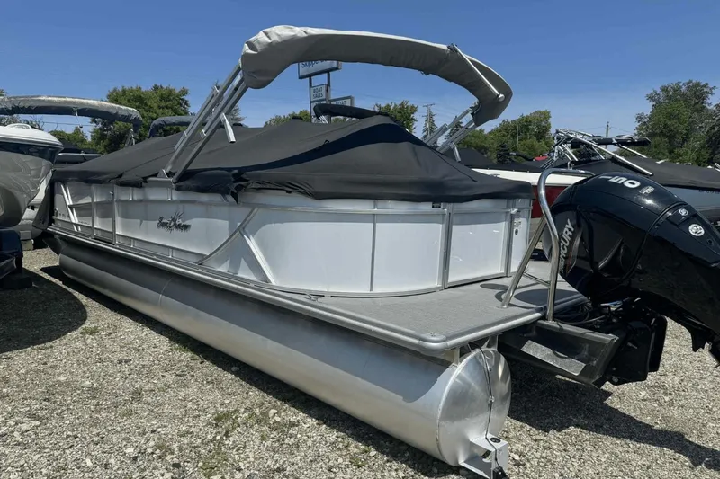 Slide: The Image of SunChaser Geneva 24LRDH 2023 - 2