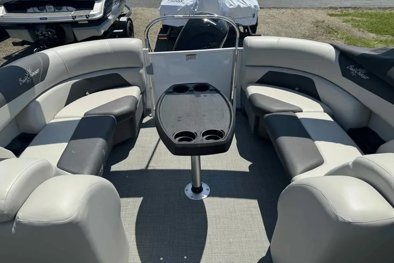 Slide: The Image of SunChaser Geneva 24LRDH 2023 - 4