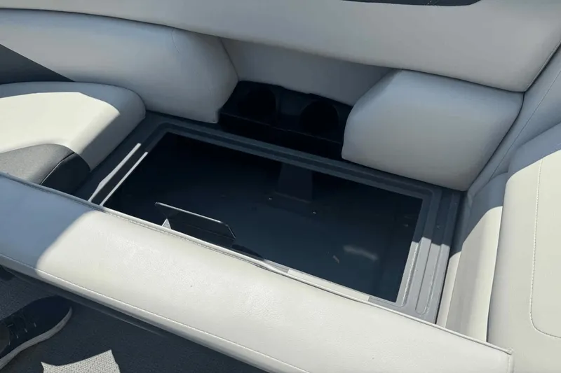 Slide: The Image of SunChaser Geneva 24LRDH 2023 - 7