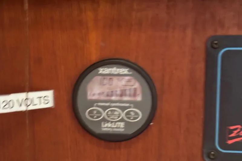 Slide: The Image of Xantrex LinkLITE monitor on Hunter 410, 1998 model, displaying voltage readings. - 19