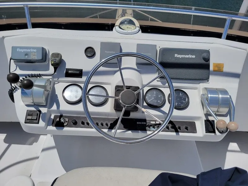 Slide: The Image of FLYBRIDGE HELM STATION - 31