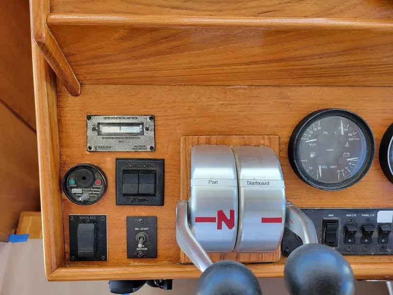 Slide: The Image of Mainship 430 Trawler 1999 - 56