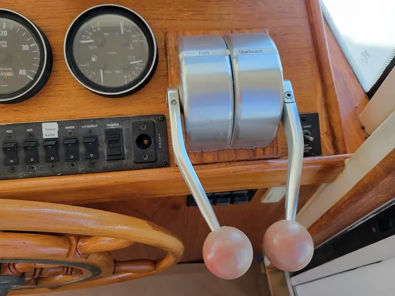 Slide: The Image of Mainship 430 Trawler 1999 - 57