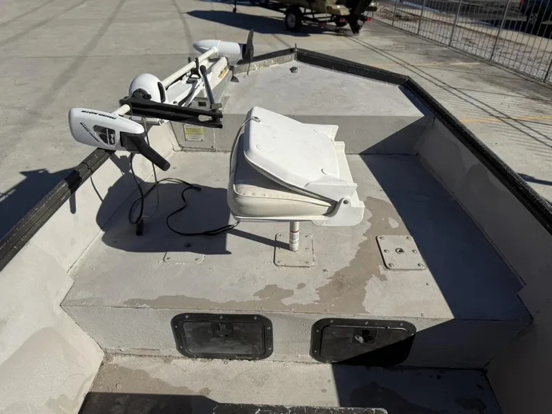 Slide: The Image of War Eagle 18 boat deck with trolling motor and seat, 2000 model. - 8