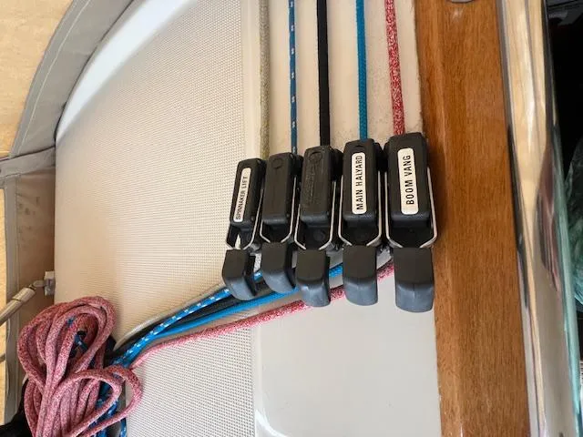 Slide: The Image of Sailing ropes and clutches on a 2000 Bavaria 42 Cruiser yacht deck. - 19